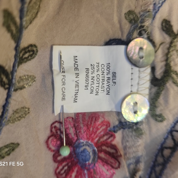 Embroidered Floral Cream Top - Picture 6 of 7